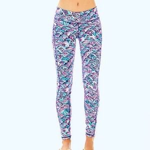 Lilly Pulitzer Cropped Luxletic Leggings UPF-50 in Neptune's Net size Large